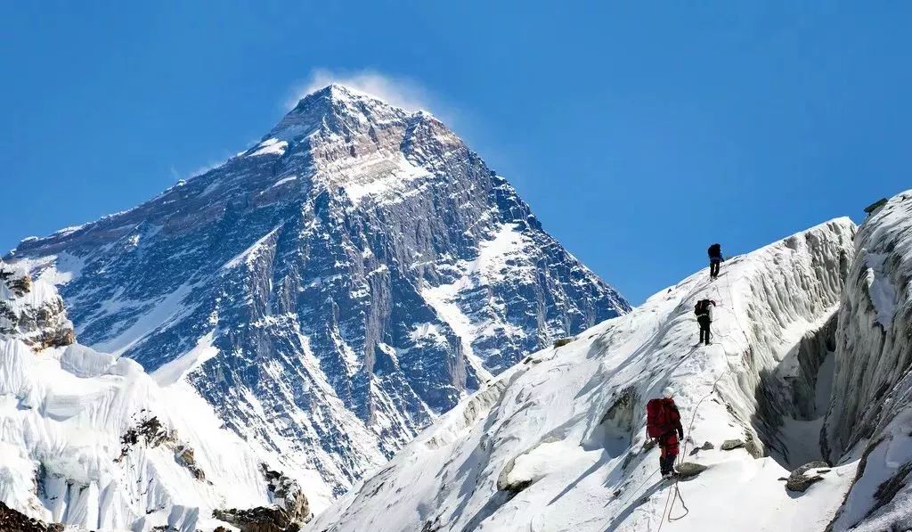 珠穆朗玛峰最新高度揭秘，心灵之旅的雪山之巅