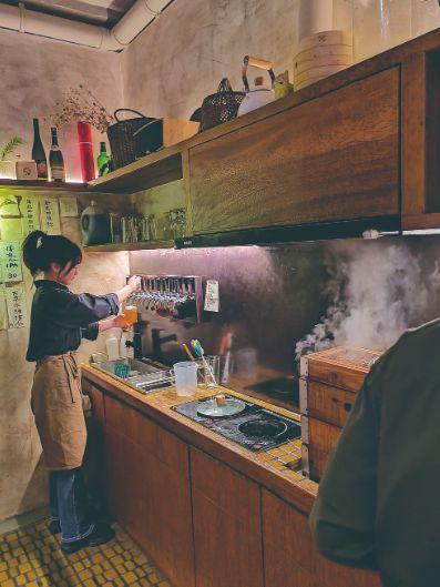 小巷深处的美食冒险，最新中文字幕视频带你探索特色小店