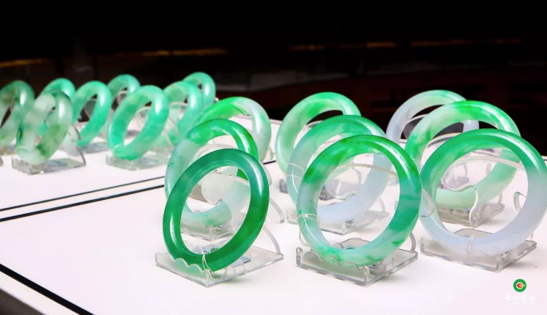 最新玉镯,最新玉镯，科技与生活完美融合的高科技珠宝体验