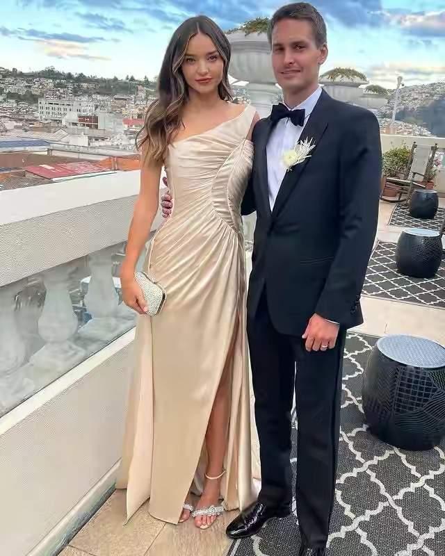 米兰达可儿最新照片,时尚魅力的璀璨瞬间