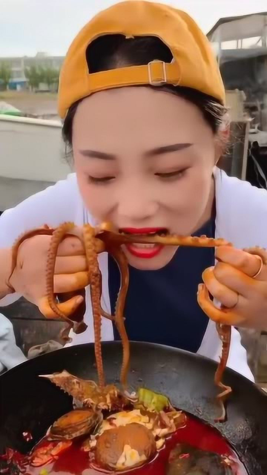 大侠吃八爪鱼，最新视频与技能学习步骤指南