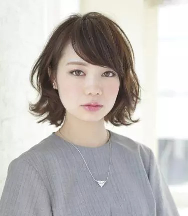 科技重塑时尚魅力，最新短梨花头发型引领潮流新风尚的图片展示