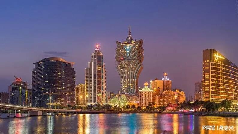 今晚澳门必中三肖图片,全盘细明说明_XBC78.384电影版