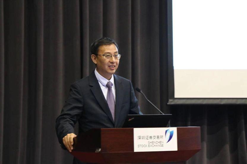 深圳最新交通法规解析，多方观点碰撞与个人立场探讨