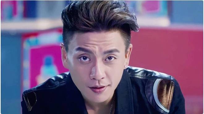 黄宗泽最新发型，潮流引领者的发型变革风采