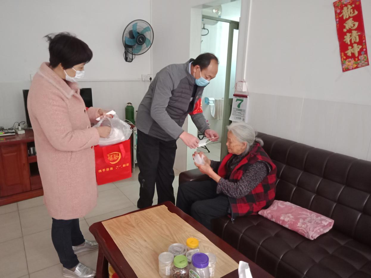 光头佬的最新时尚潮流还是个性表达？