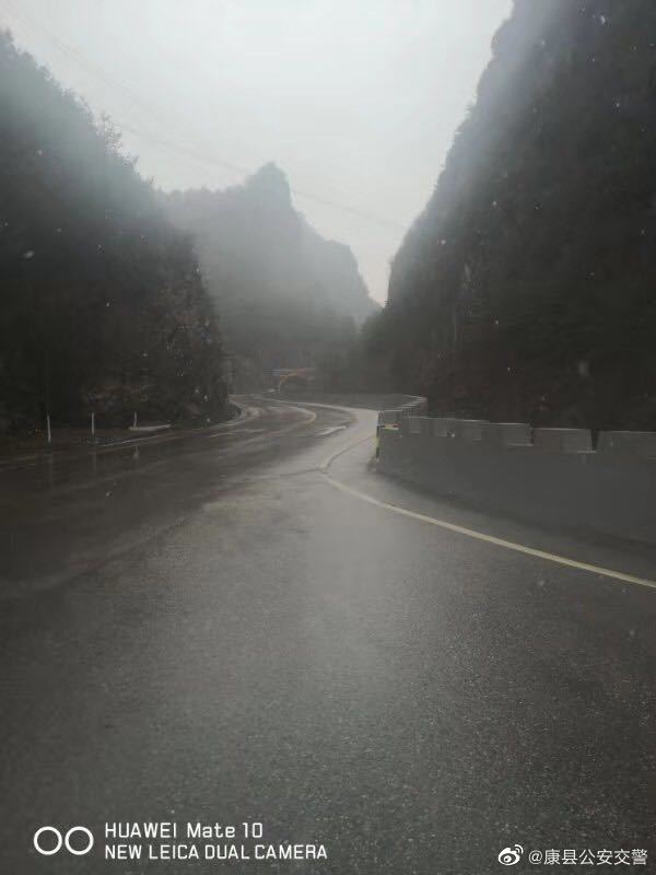 最新封路实况，自然美景的邂逅之旅